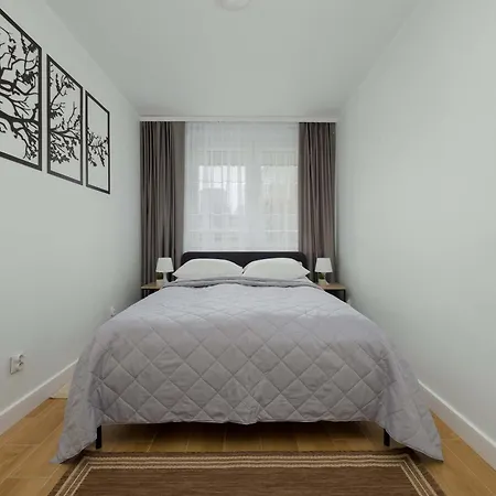 Bright With Air Conditioning In The Capital By Renters *