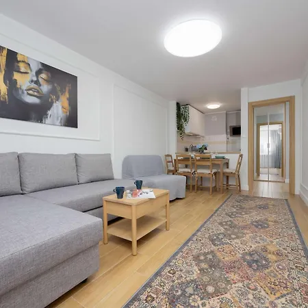 Bright With Air Conditioning In The Capital By Renters