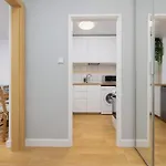 Bright With Air Conditioning In The Capital By Renters Warschau