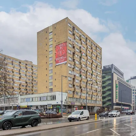 Bright With Air Conditioning In The Capital By Renters Apartment *