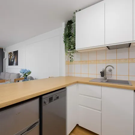 Bright With Air Conditioning In The Capital By Renters Appartamento Varsavia
