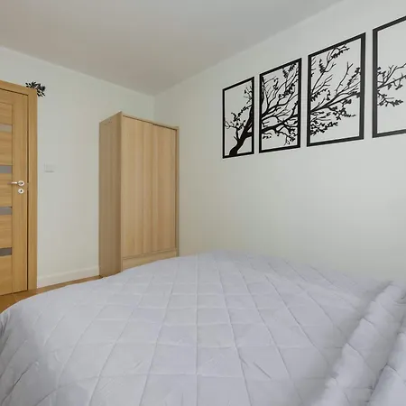 Bright With Air Conditioning In The Capital By Renters Apartman *