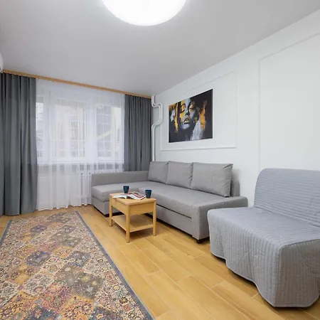 Bright With Air Conditioning In The Capital By Renters * Varsó